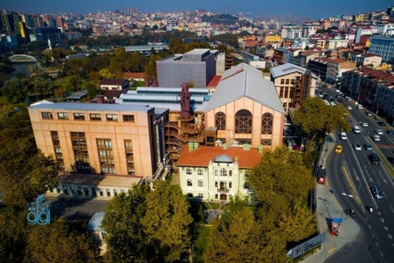 جامعة إسطنبول بيلجي